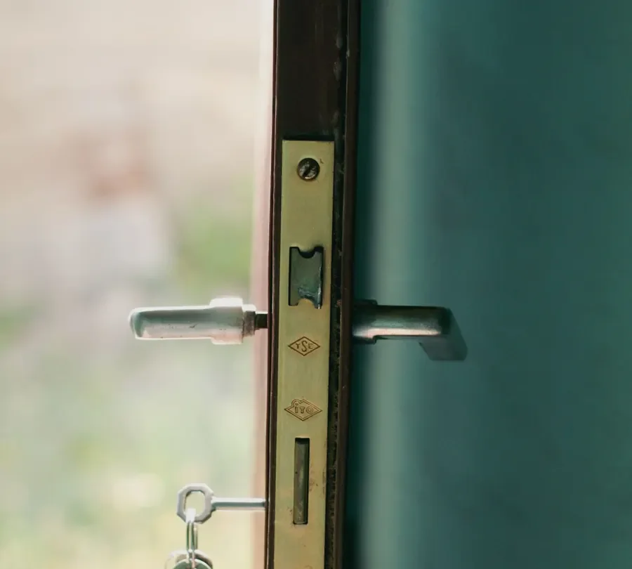 Open door showing the locking edge and handle – commercial locksmith Sheffield advice on the right lock for a business entrance from Locksmith Sheffield