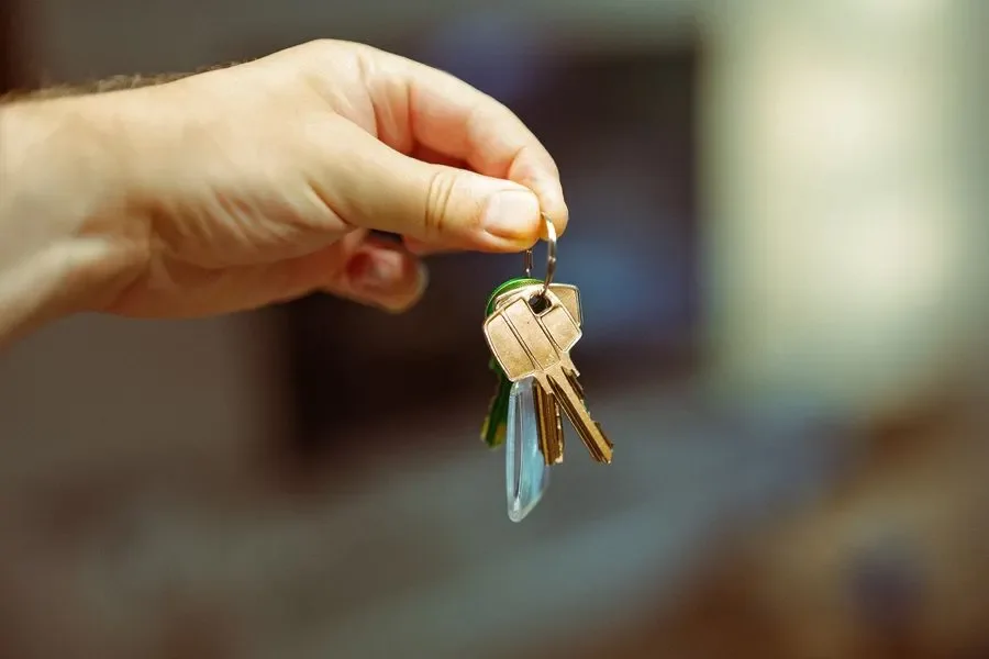 Hand holding a set of house keys – residential locksmith Sheffield help for landlords and letting agents from Locksmith Sheffield